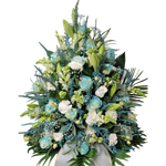 Gesteck_Hoch_-_Lilien_Loewenmaul_Nelken_Rosen_Eustoma_Solidago_Gefaerbt_Eucalypthus_-_Weiss_Tuerkis_Grau_-_Sommer
