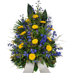 Gesteck_Hoch_-_Rittersporn_Gerbera_Enzian_Solidago_-_Blau_Gelb