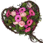 Herz_aus_Ranken_-_Gerbera_Rosen_Bartnelken_Gruen_Limonium_Bartnelken_-_Pink_Rosa_Gruen