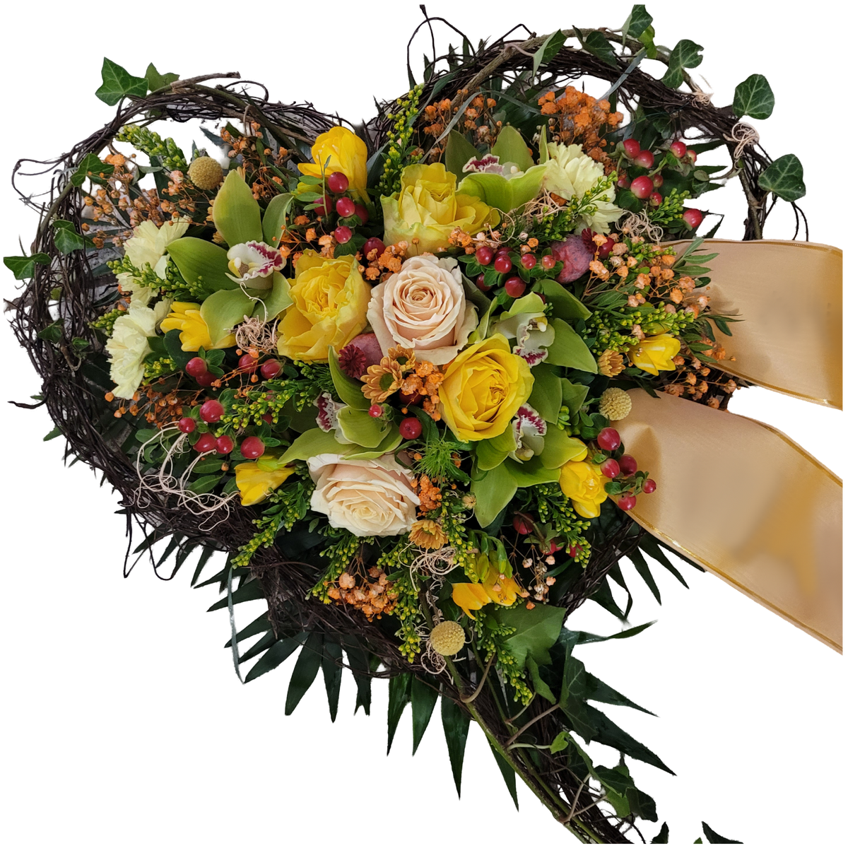 Herz_aus_Ranken_-_Rosen_Orchiedea_Cymbidie_Hypericum_Solidago_Craspedias_Schleierkraut_Nelken_Santini_-_Gelb_Creme_Gruen_Rot