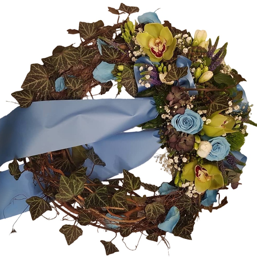 Kranz_aus_Ranken_-_Infinity_Rosen_Blau_Veronika_Hortensie_Orchiedea_Freesien_Schleierkraut_-_Blau_Gruen