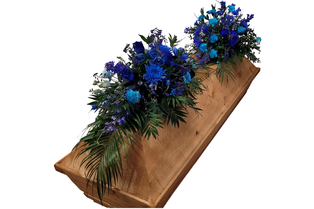 Sarg_Zweiteilig_-_Chrysanthemen_Rosen_Eustoma_Rittersporn_Ginster_Orchiedeen_Nelken