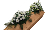 Sargschmuck_Zweiteilig_Chrysanthemen_Nelken_Rosen_Santini