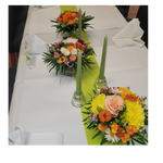 Tischdekoration_-Blumen_der_Saison_z.B-_Rosen_Dahlien_Kamille_Zinnien_Astern_Strauss_in_Gelb_Orange_ca._15cm_Durchmesser