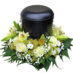 Urnenfusskranz_-_Lilien_Rosen_Schleierkraut_-_Weiss