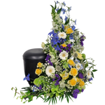Urnengesteck_Seitlich_-_Loewenmaul_Gerbera_Statice_RosenAstrantie_Schleierkraut_Rittersporn_-_Weiss_Blau_Gelb