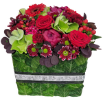 Wuerfel_Pfinkstrosen_Rosen_Gerbera_Hypericum_Hortensie_Nelken_-_Saison_Mai_Pfingsrose_-_Rot_Gruen